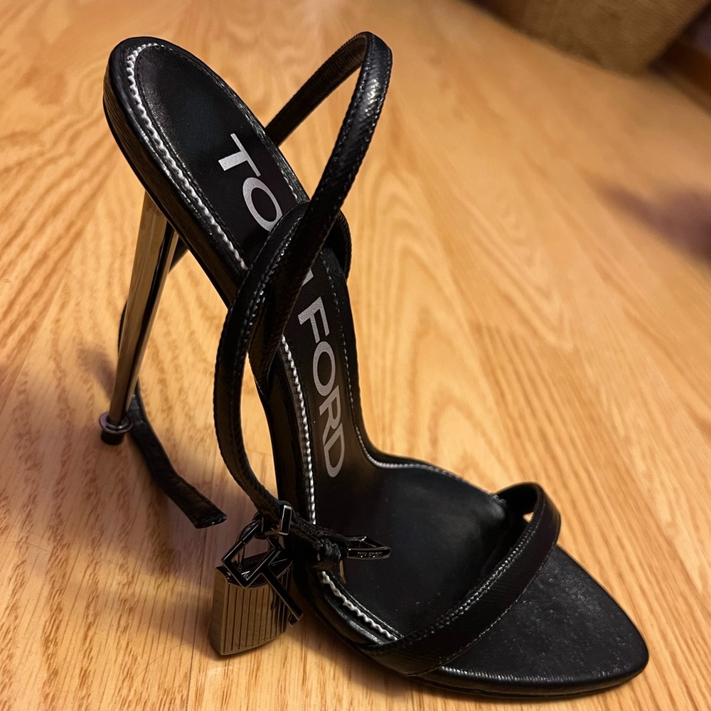 Limited edition, never worn, Black padlock 🔒 Tom Ford Sandal